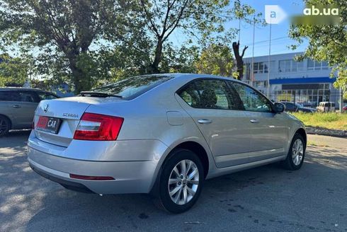 Skoda Octavia 2018 - фото 18