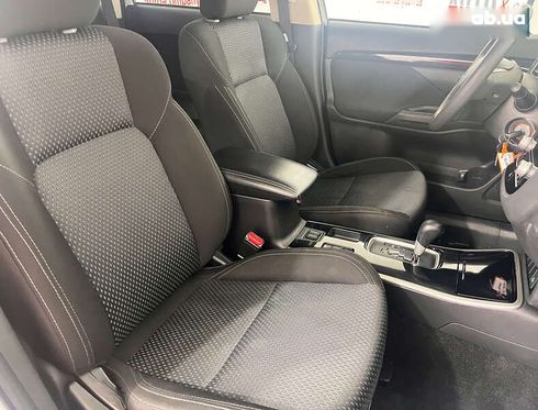 Mitsubishi Outlander 2020 - фото 10