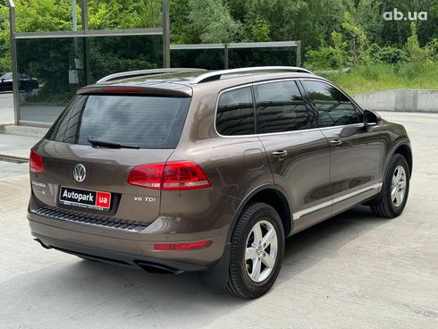 Volkswagen Touareg 2011 коричневый - фото 8