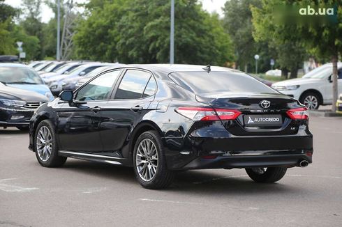 Toyota Camry 2019 - фото 5