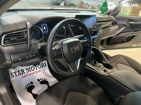 Toyota Camry 2021 - фото 16
