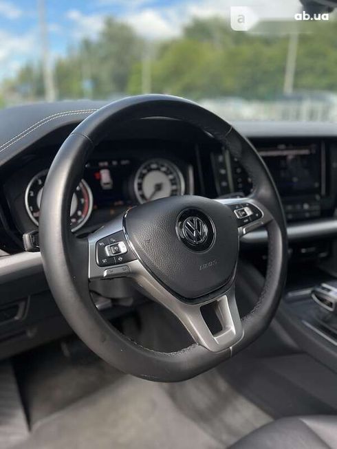 Volkswagen Touareg 2019 - фото 19