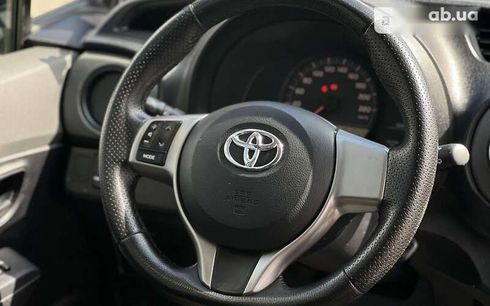 Toyota Yaris 2012 - фото 12