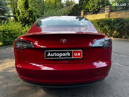 Tesla Model 3 2020 красный - фото 6