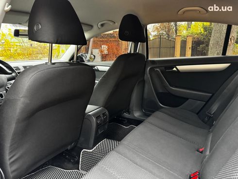 Volkswagen Passat 2011 серый - фото 23