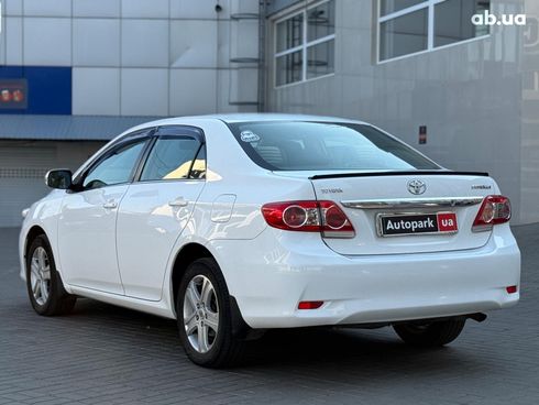 Toyota Corolla 2010 белый - фото 8