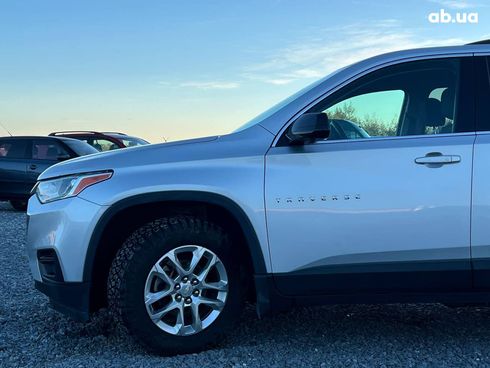 Chevrolet Traverse 2017 серый - фото 3