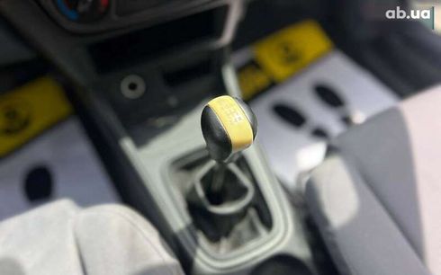 Nissan Almera 2004 - фото 15