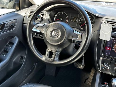 Volkswagen Jetta 2012 серый - фото 16