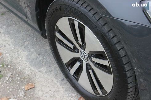Volkswagen e-Golf 2020 - фото 14