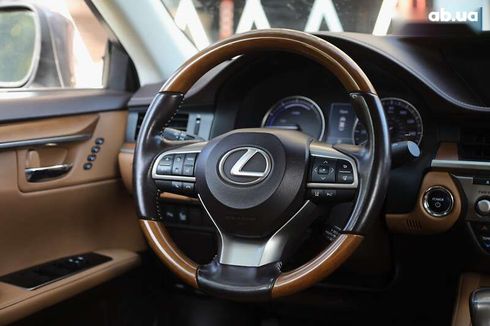 Lexus ES 2018 - фото 15