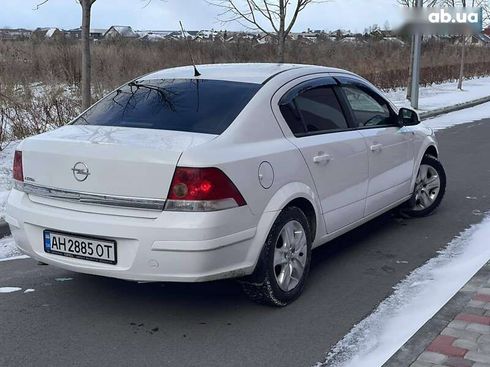 Opel Astra 2012 - фото 4