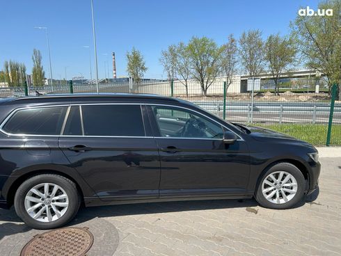 Volkswagen Passat 2017 черный - фото 12