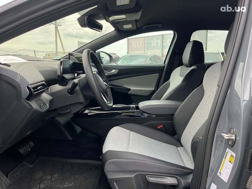 Volkswagen ID.4 2023 серый - фото 39